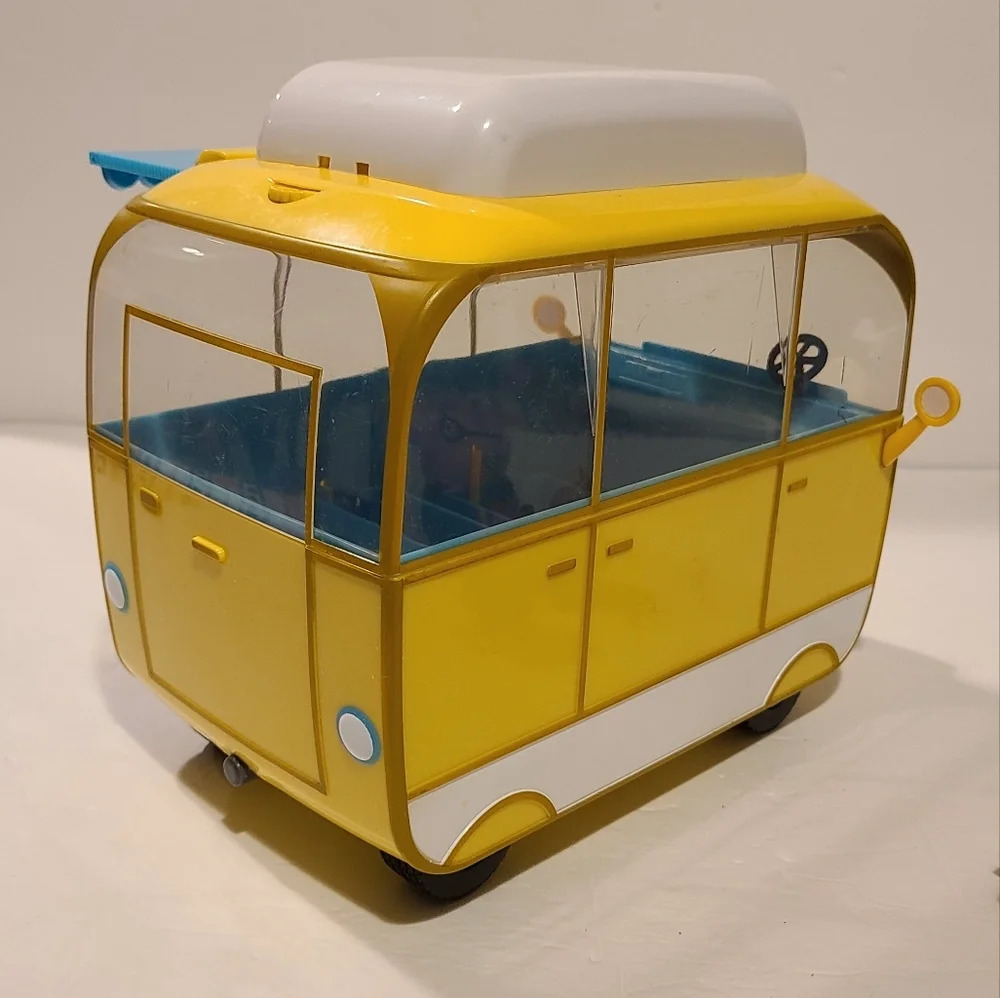 Peppa pig yellow bus  RV camper van - Picture 8 of 11